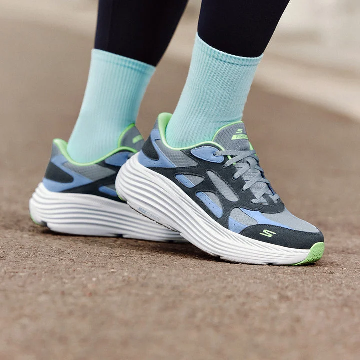 کفش دویدن زنانه اسکچرز مدل GOrun Max Cushioning Endeavour