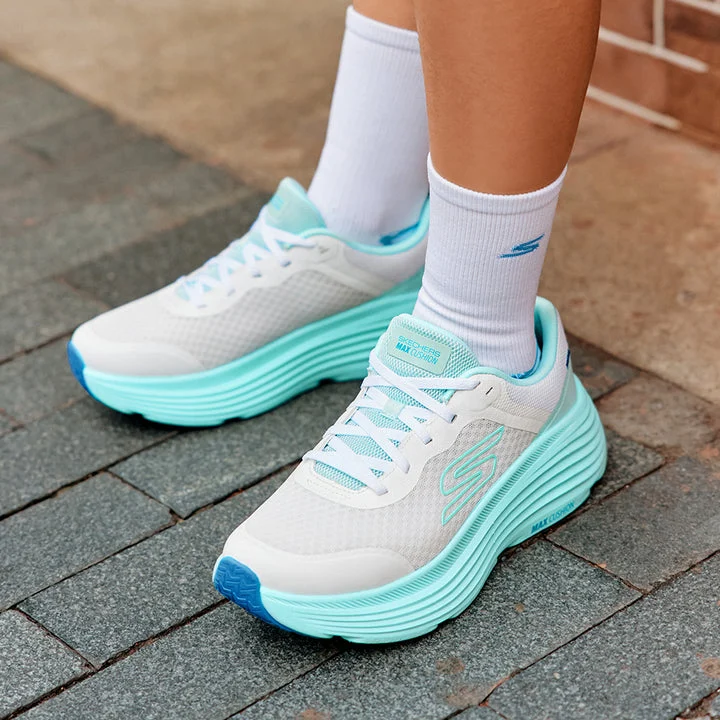 کفش دویدن زنانه اسکچرز مدل GOrun Max Cushioning Endeavour