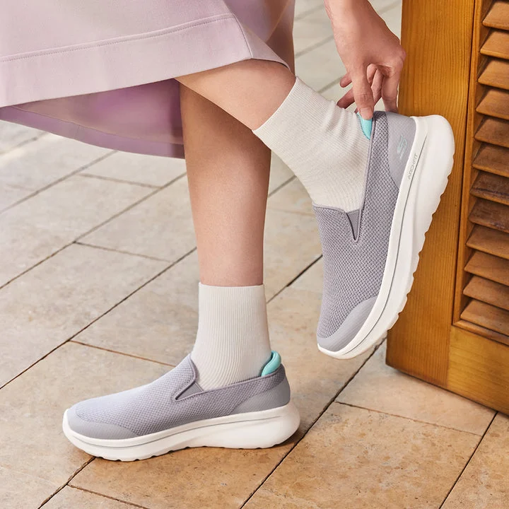 کفش پیادهروی زنانه اسکچرز مدل GOwalk Arch Fit N-Joy